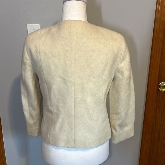 L.L. Bean Signature Cropped Blazer‎ - Ivory Wool - Women's Size 4 - Picture 4 of 6